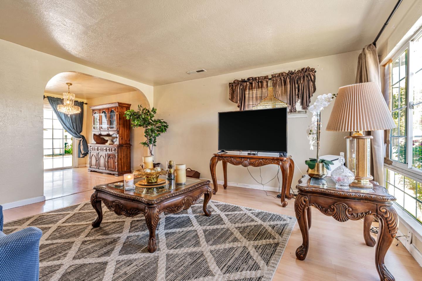 Detail Gallery Image 6 of 36 For 130 Cypress St, Redwood City,  CA 94061 - 3 Beds | 2 Baths