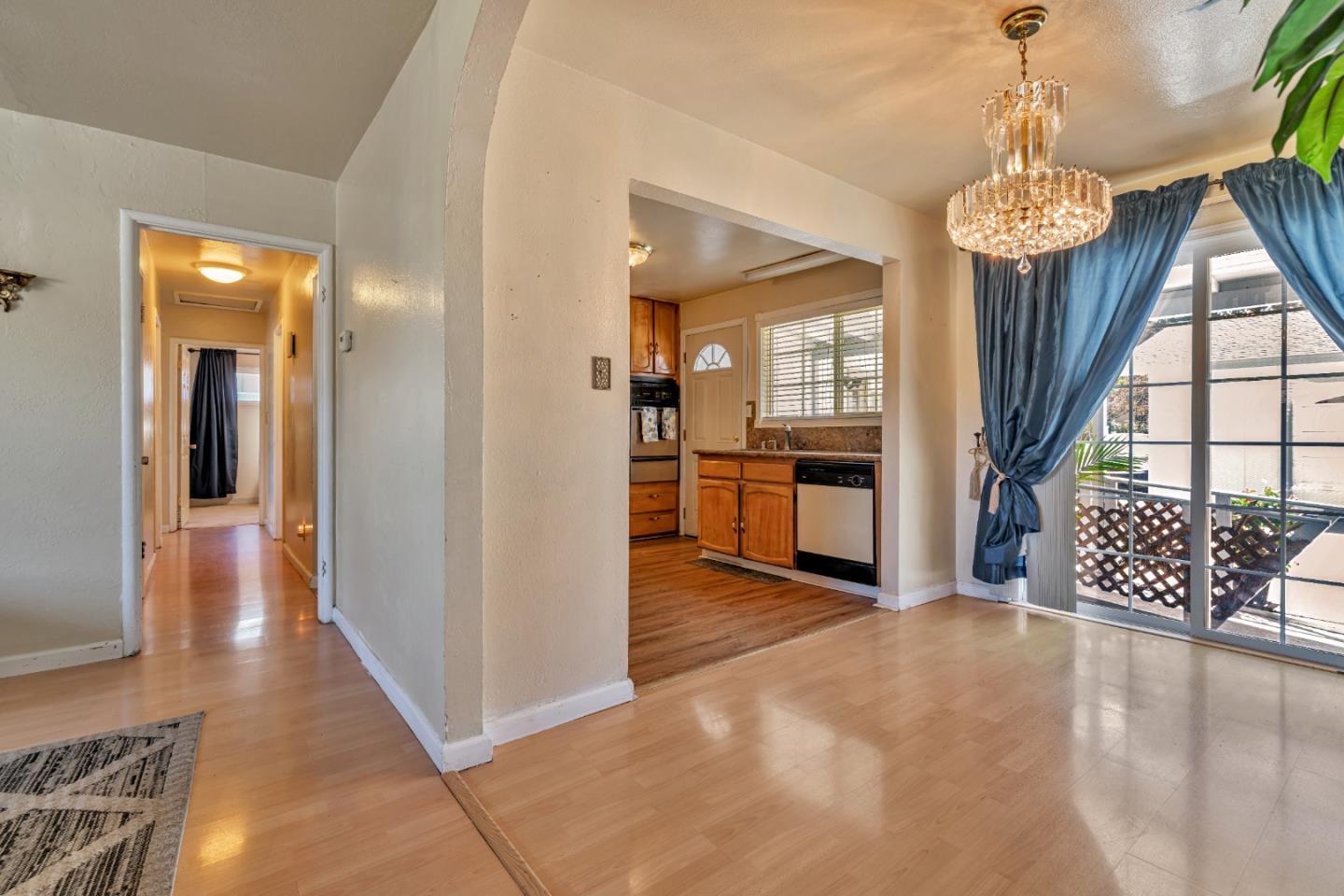 Detail Gallery Image 8 of 36 For 130 Cypress St, Redwood City,  CA 94061 - 3 Beds | 2 Baths