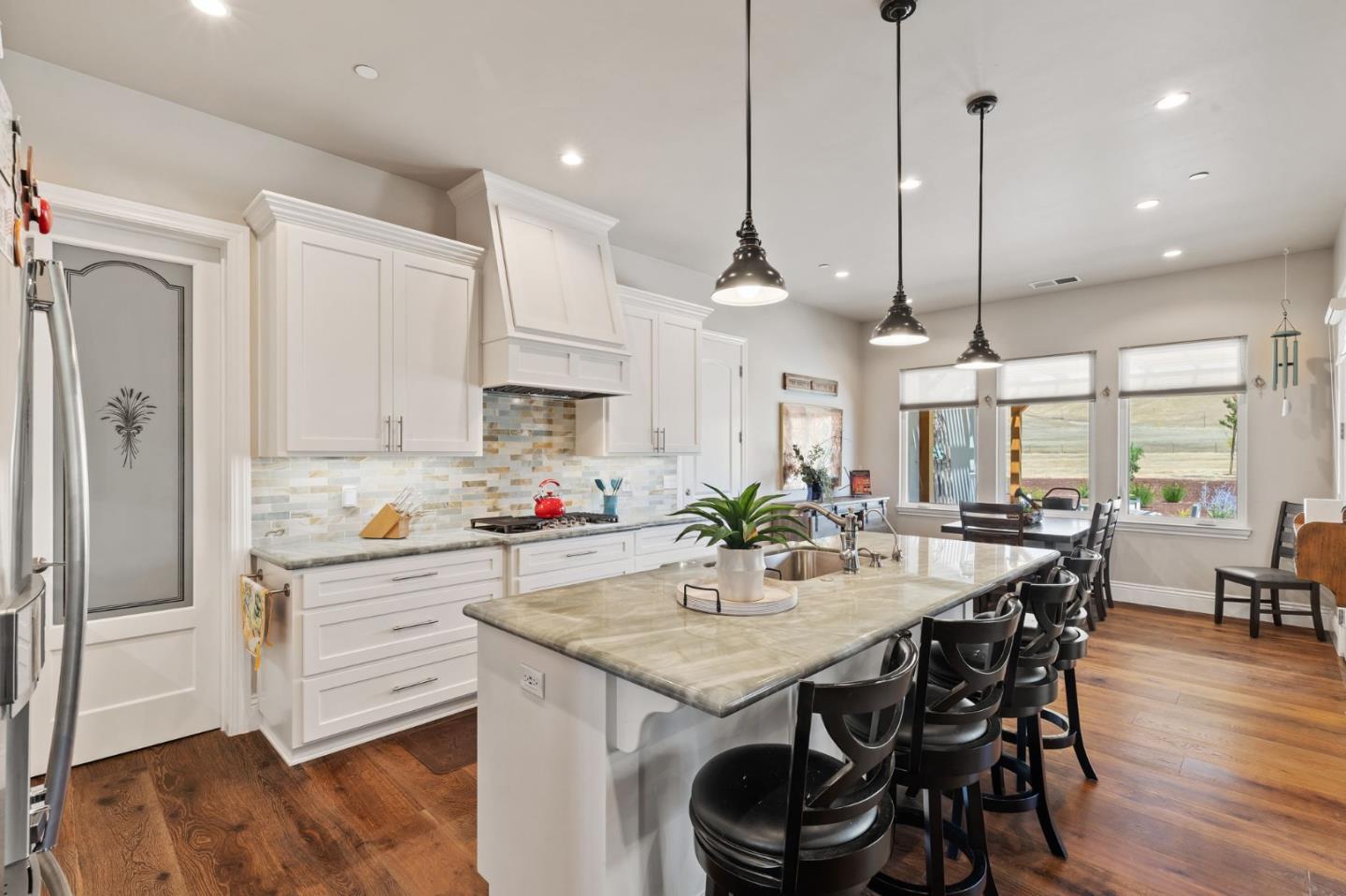 Detail Gallery Image 11 of 60 For 7251 Diablo Hills Rd, Tres Pinos,  CA 95075 - 4 Beds | 2/1 Baths