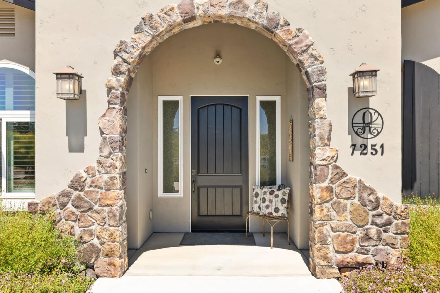 Detail Gallery Image 4 of 60 For 7251 Diablo Hills Rd, Tres Pinos,  CA 95075 - 4 Beds | 2/1 Baths