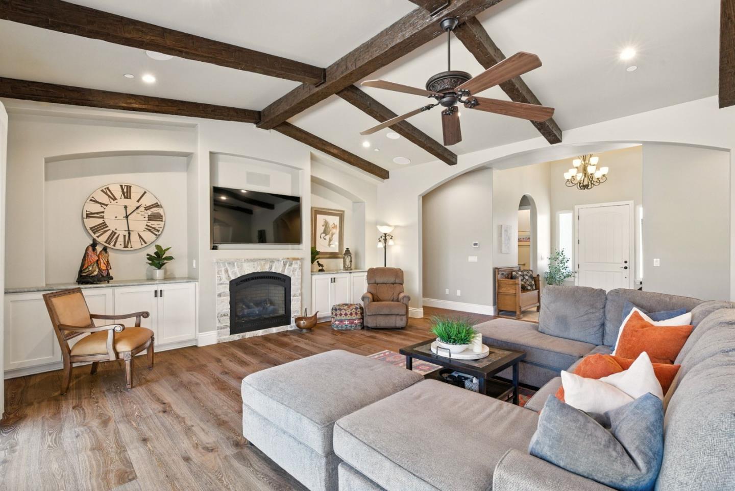 Detail Gallery Image 7 of 60 For 7251 Diablo Hills Rd, Tres Pinos,  CA 95075 - 4 Beds | 2/1 Baths