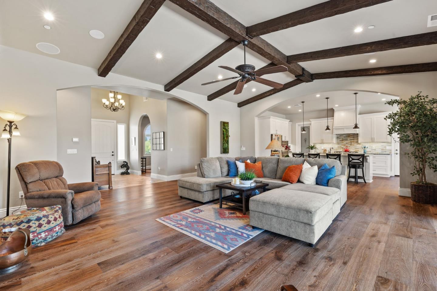 Detail Gallery Image 9 of 60 For 7251 Diablo Hills Rd, Tres Pinos,  CA 95075 - 4 Beds | 2/1 Baths