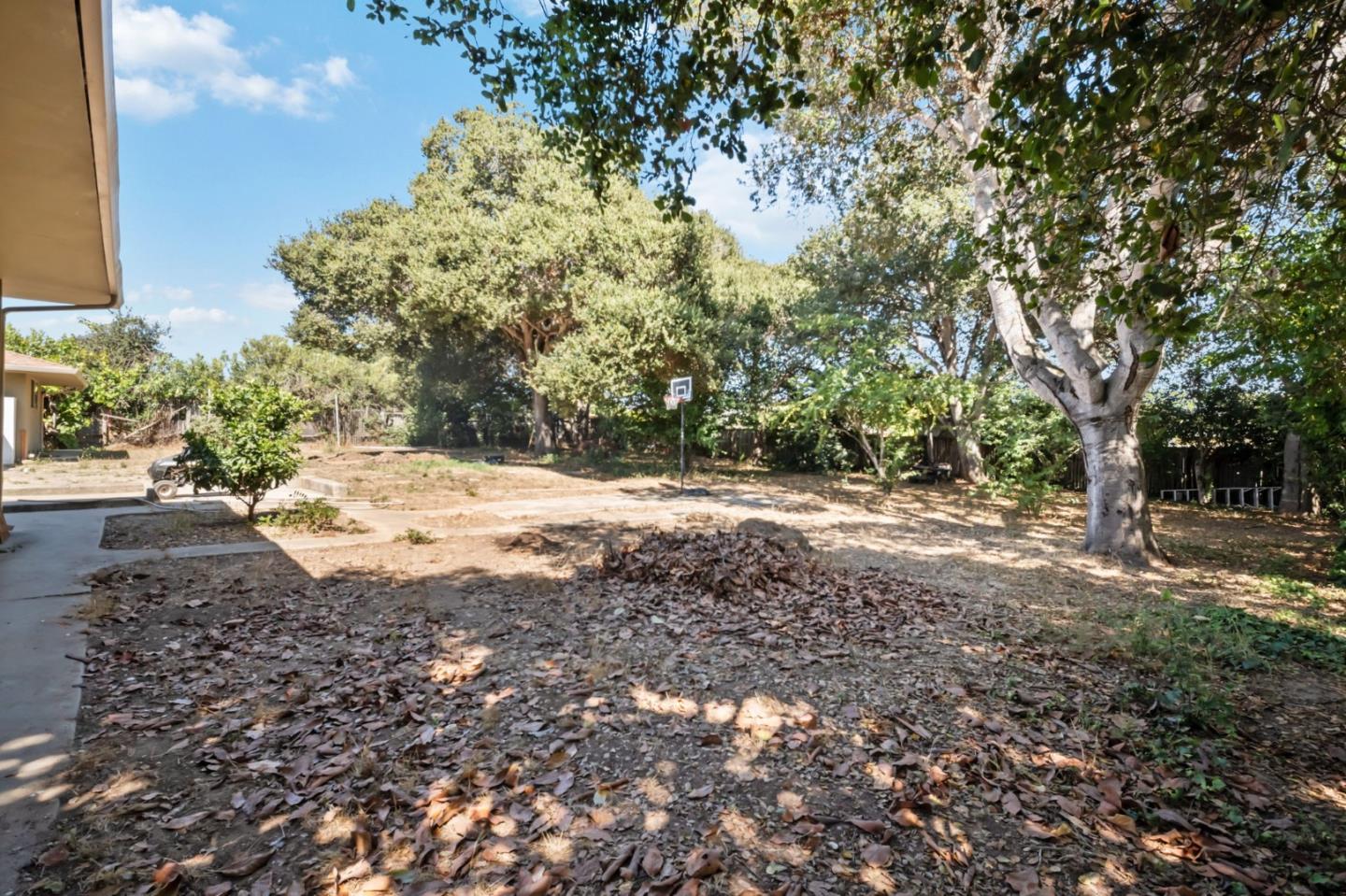 Detail Gallery Image 23 of 39 For 11745 Tam Oshanter Dr, Salinas,  CA 93906 - 3 Beds | 2 Baths