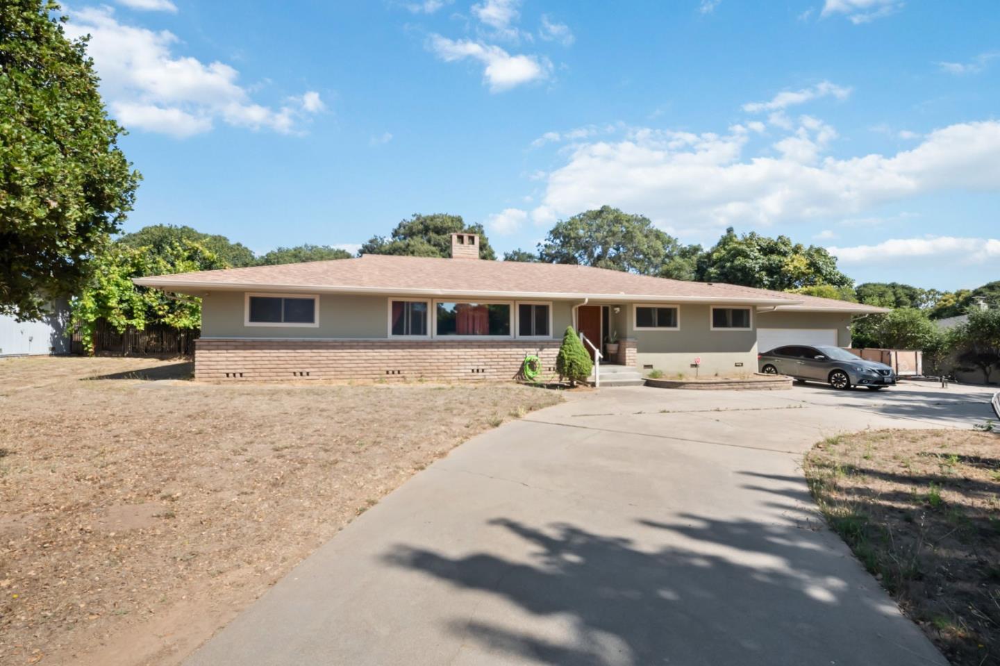 Detail Gallery Image 3 of 39 For 11745 Tam Oshanter Dr, Salinas,  CA 93906 - 3 Beds | 2 Baths