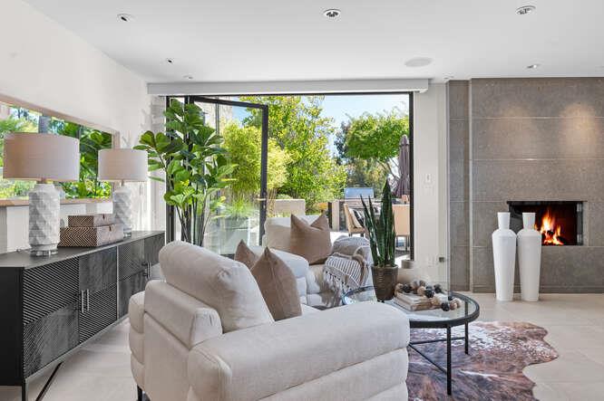 Detail Gallery Image 13 of 39 For 131 El Pinar, Los Gatos,  CA 95032 - 3 Beds | 2/1 Baths