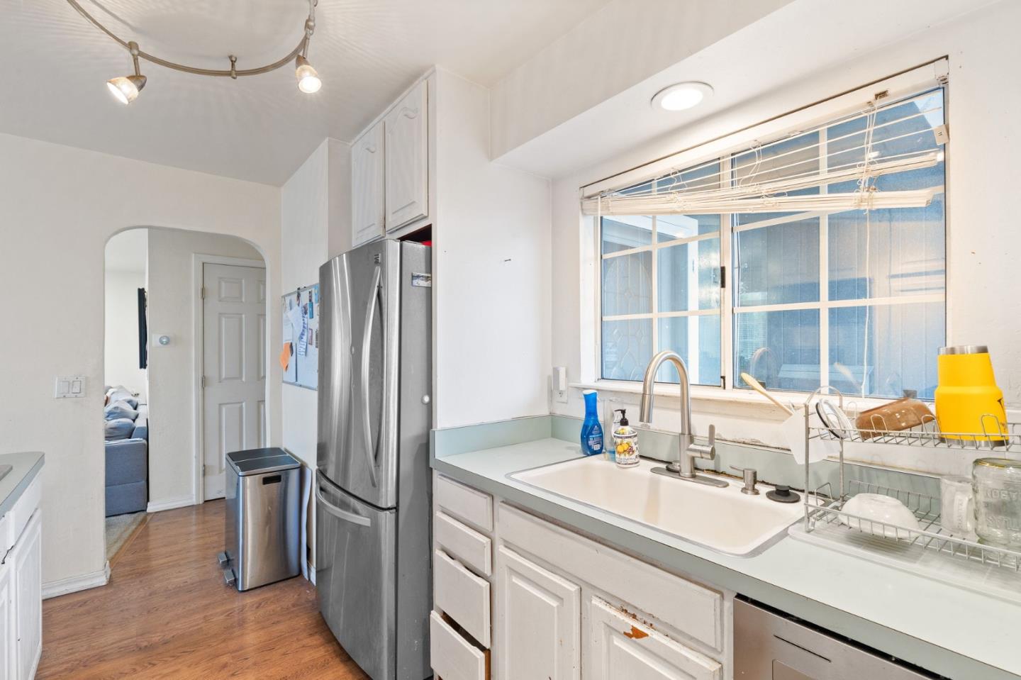 Detail Gallery Image 11 of 19 For 1138 Manzanita Dr, Pacifica,  CA 94044 - 3 Beds | 2 Baths