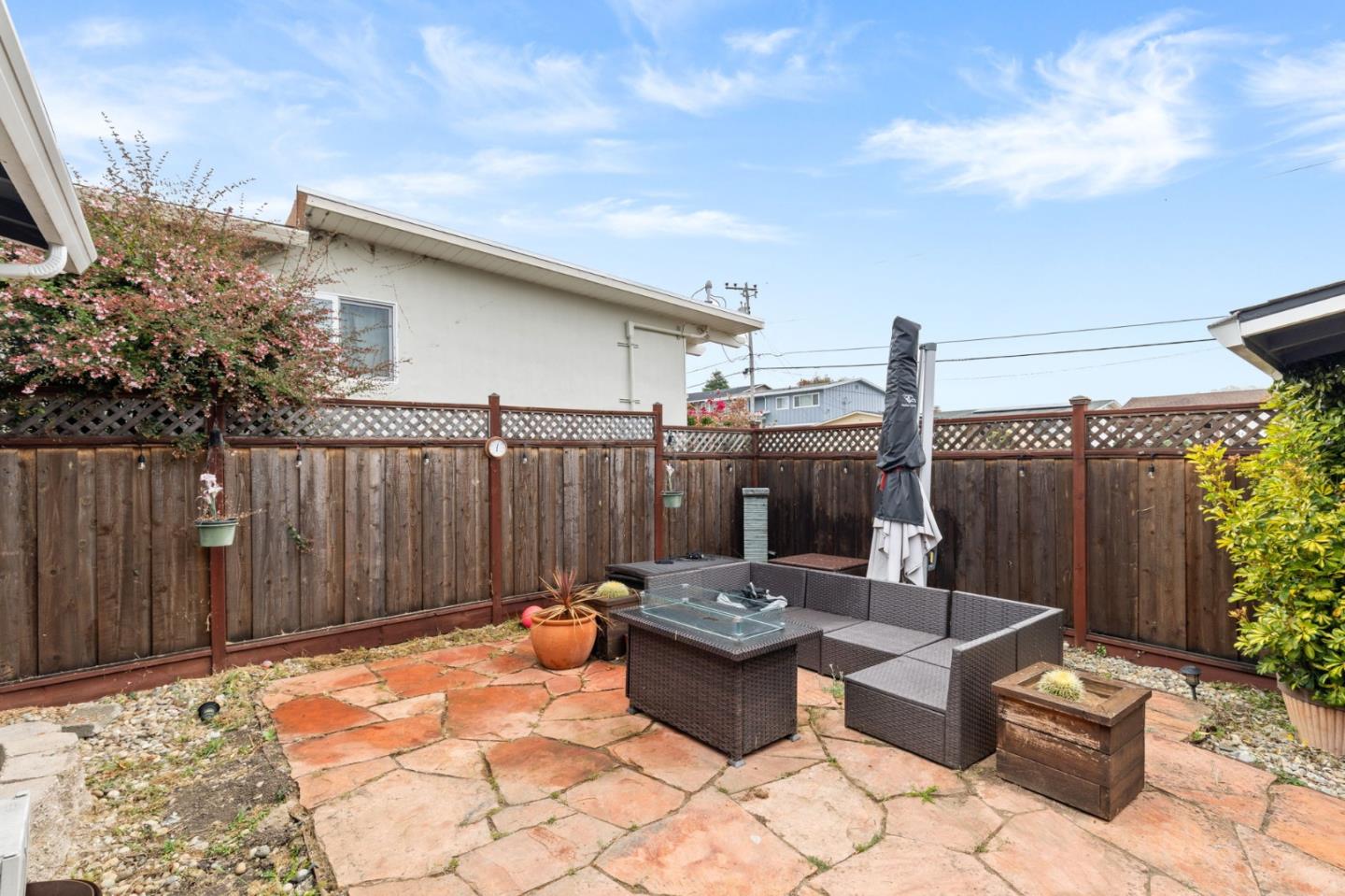 Detail Gallery Image 3 of 19 For 1138 Manzanita Dr, Pacifica,  CA 94044 - 3 Beds | 2 Baths
