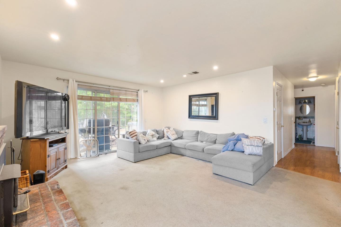 Detail Gallery Image 7 of 19 For 1138 Manzanita Dr, Pacifica,  CA 94044 - 3 Beds | 2 Baths