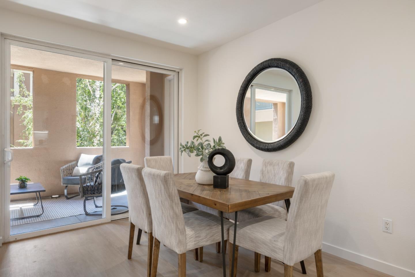 Detail Gallery Image 4 of 37 For 1310 Saddle Rack St #343,  San Jose,  CA 95126 - 2 Beds | 2 Baths