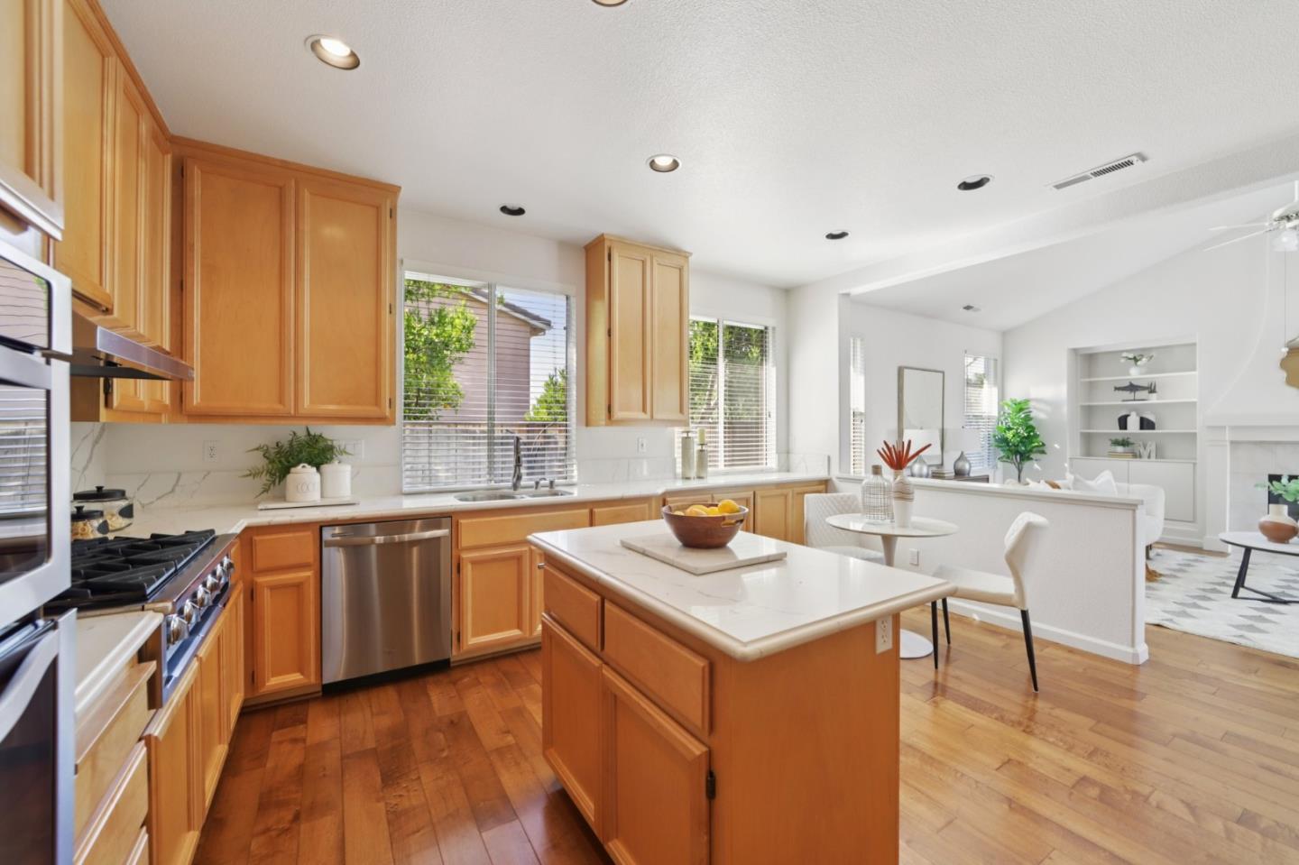 Detail Gallery Image 11 of 69 For 2681 Sycamore Grove Pl, San Jose,  CA 95121 - 3 Beds | 2/1 Baths