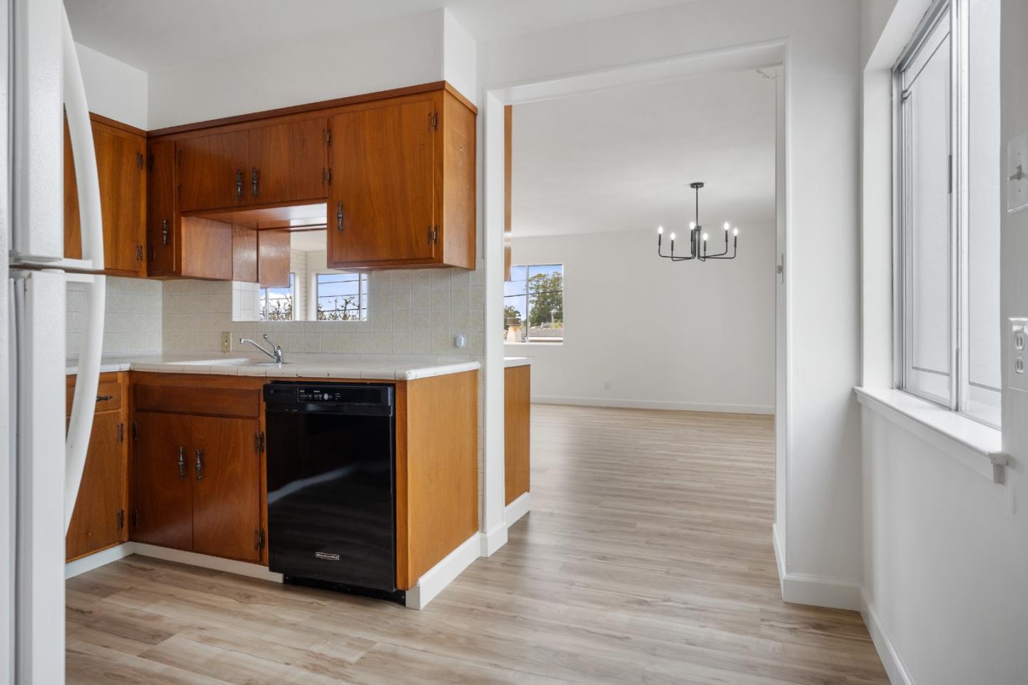 Detail Gallery Image 9 of 45 For 58 N Mayfair Ave, Daly City,  CA 94015 - 4 Beds | 2 Baths