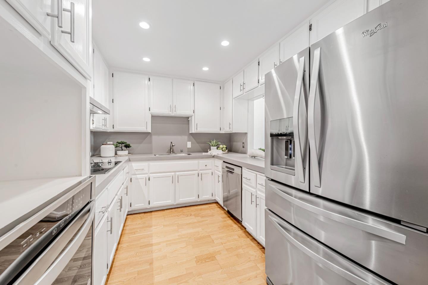 Detail Gallery Image 11 of 37 For 656 Cedar St #3,  San Carlos,  CA 94070 - 2 Beds | 2/1 Baths