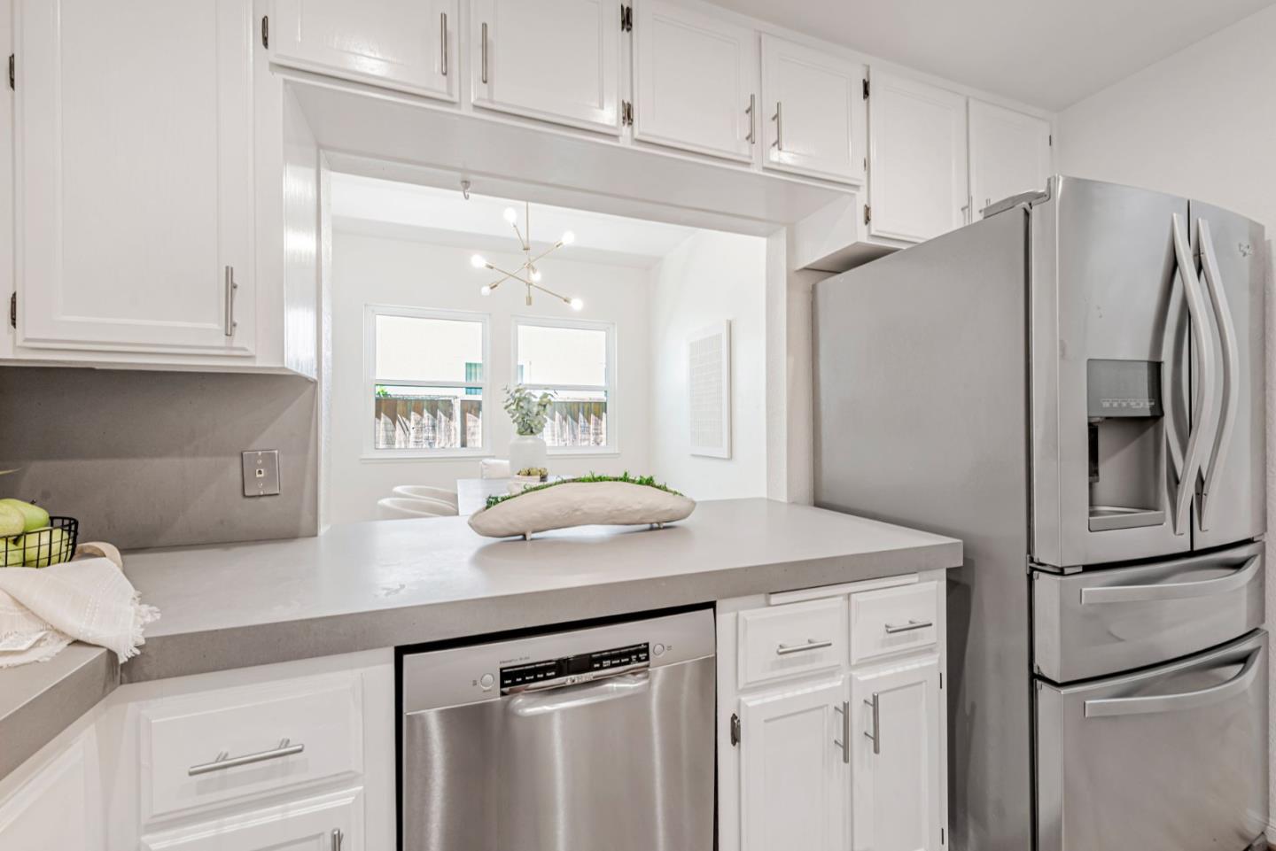 Detail Gallery Image 13 of 37 For 656 Cedar St #3,  San Carlos,  CA 94070 - 2 Beds | 2/1 Baths