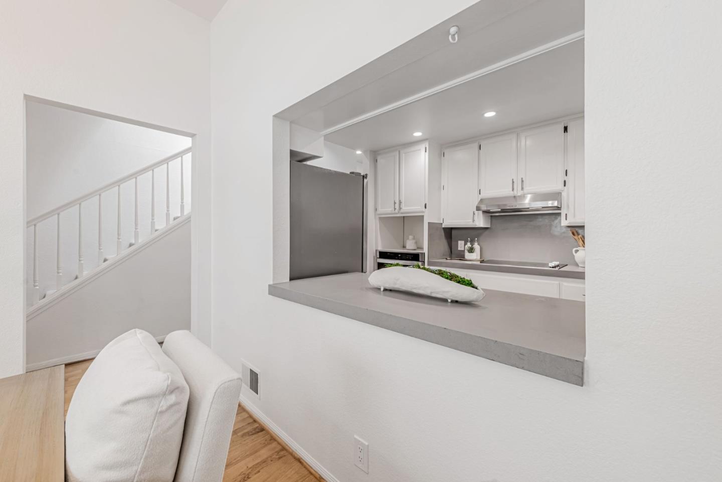 Detail Gallery Image 14 of 37 For 656 Cedar St #3,  San Carlos,  CA 94070 - 2 Beds | 2/1 Baths