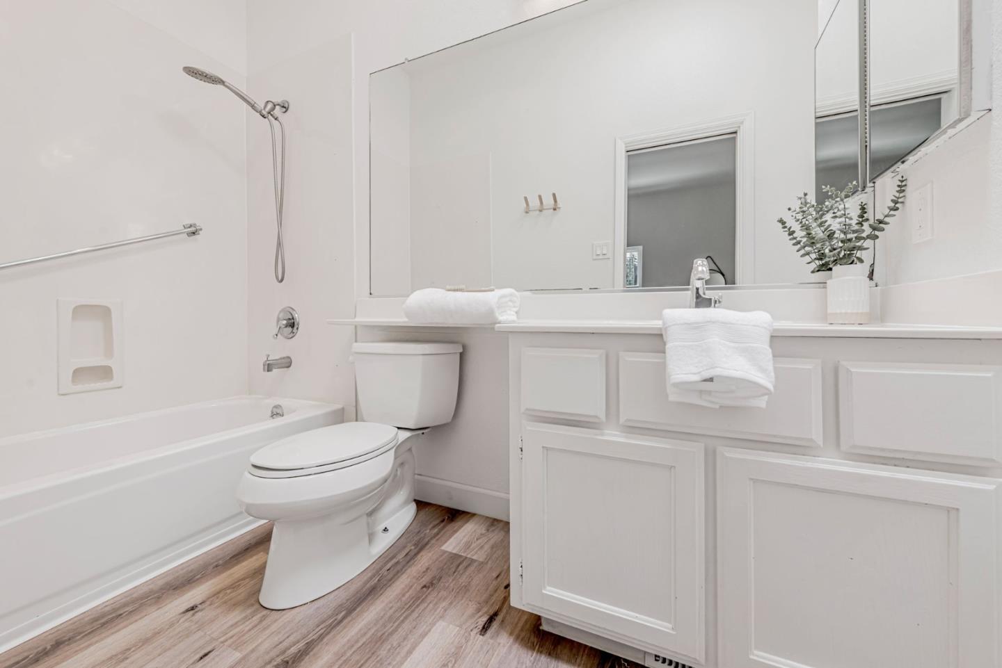 Detail Gallery Image 30 of 37 For 656 Cedar St #3,  San Carlos,  CA 94070 - 2 Beds | 2/1 Baths