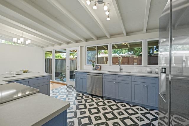 Detail Gallery Image 10 of 35 For 378 Woodhams Rd, Santa Clara,  CA 95051 - 3 Beds | 2 Baths