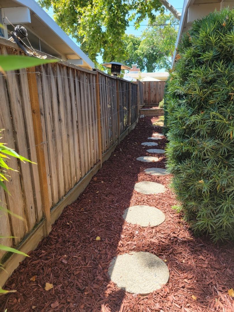 Detail Gallery Image 33 of 35 For 378 Woodhams Rd, Santa Clara,  CA 95051 - 3 Beds | 2 Baths