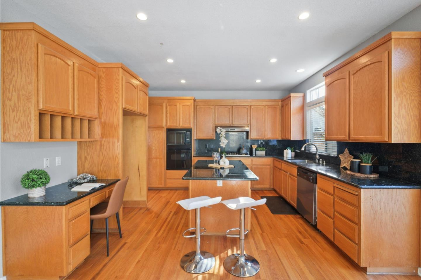 Detail Gallery Image 15 of 44 For 483 via Sorrento, Morgan Hill,  CA 95037 - 4 Beds | 3 Baths