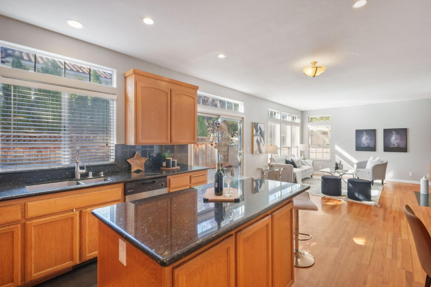 Detail Gallery Image 16 of 44 For 483 via Sorrento, Morgan Hill,  CA 95037 - 4 Beds | 3 Baths