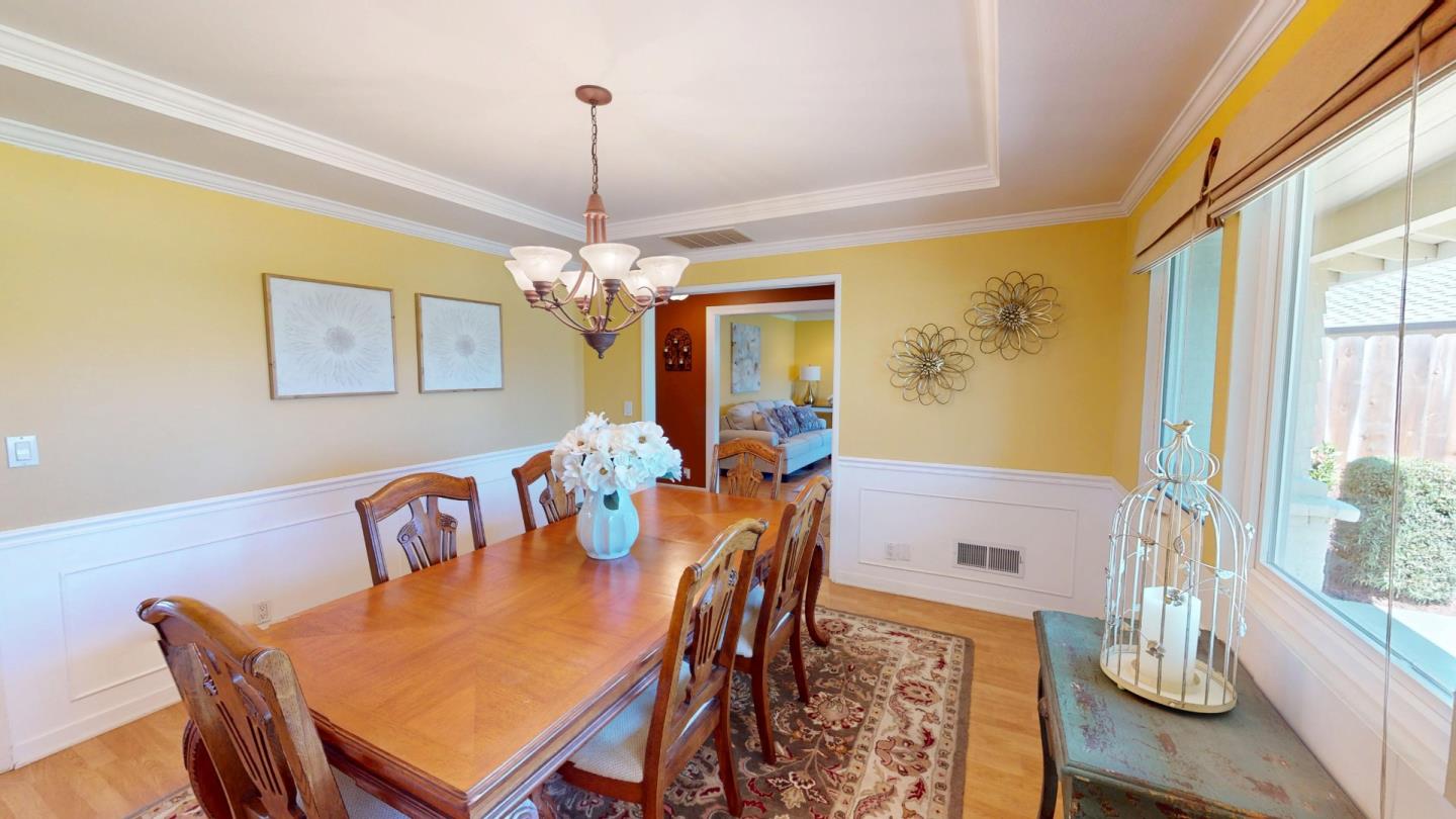 Detail Gallery Image 14 of 55 For 1127 Montecito Cir, Salinas,  CA 93901 - 3 Beds | 2 Baths