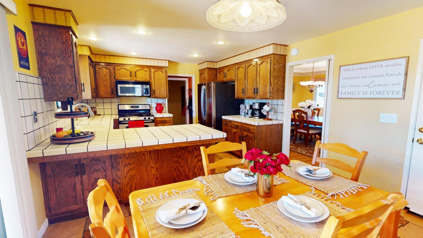 Detail Gallery Image 16 of 55 For 1127 Montecito Cir, Salinas,  CA 93901 - 3 Beds | 2 Baths