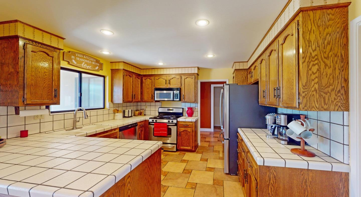 Detail Gallery Image 17 of 55 For 1127 Montecito Cir, Salinas,  CA 93901 - 3 Beds | 2 Baths