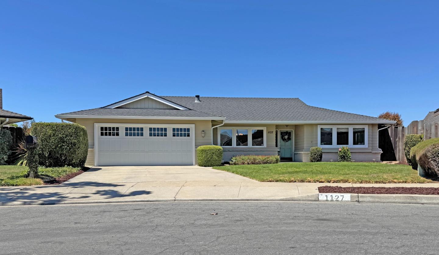 Detail Gallery Image 3 of 55 For 1127 Montecito Cir, Salinas,  CA 93901 - 3 Beds | 2 Baths