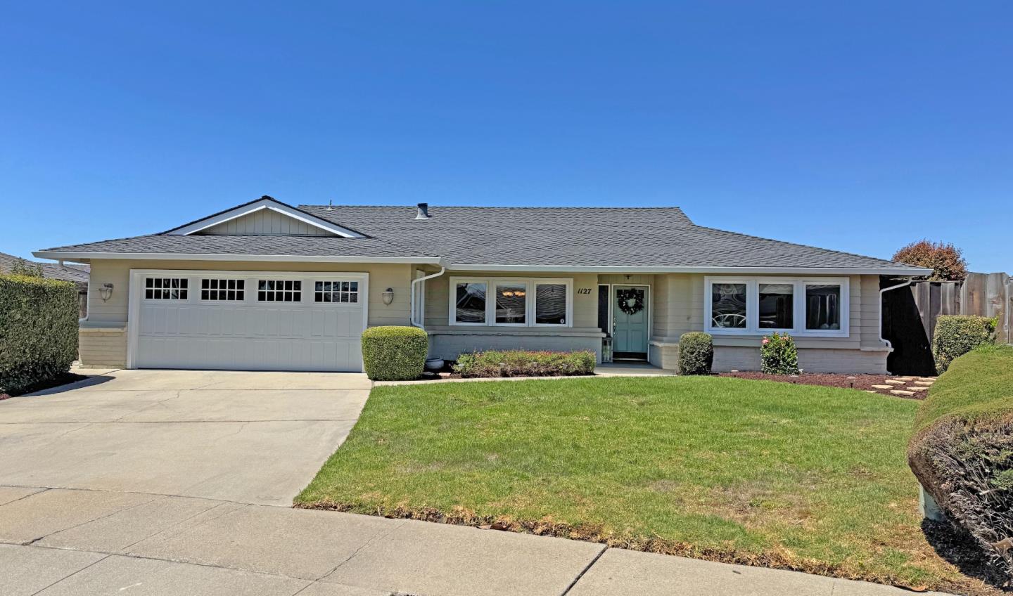 Detail Gallery Image 4 of 55 For 1127 Montecito Cir, Salinas,  CA 93901 - 3 Beds | 2 Baths