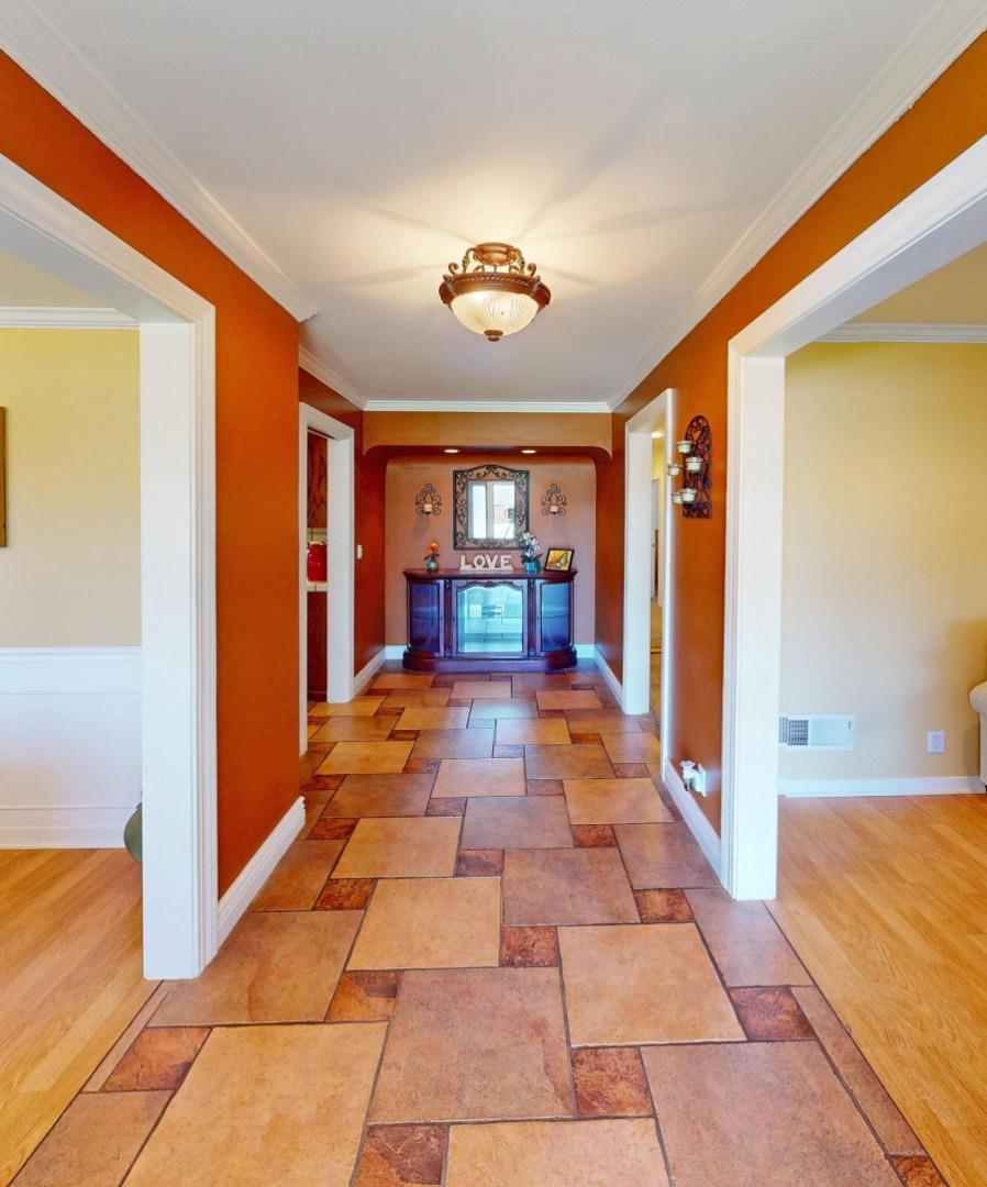 Detail Gallery Image 7 of 55 For 1127 Montecito Cir, Salinas,  CA 93901 - 3 Beds | 2 Baths