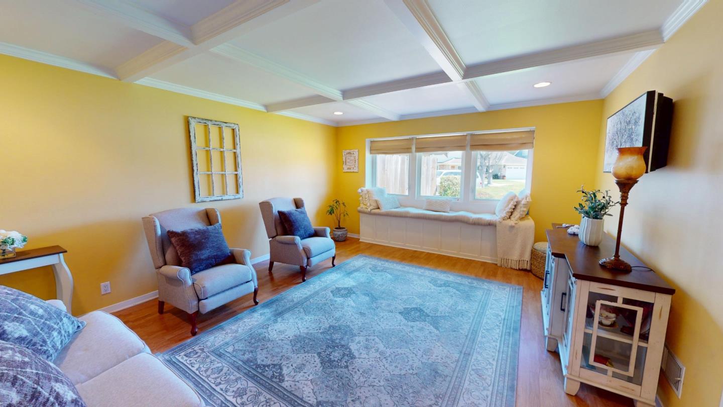 Detail Gallery Image 8 of 55 For 1127 Montecito Cir, Salinas,  CA 93901 - 3 Beds | 2 Baths