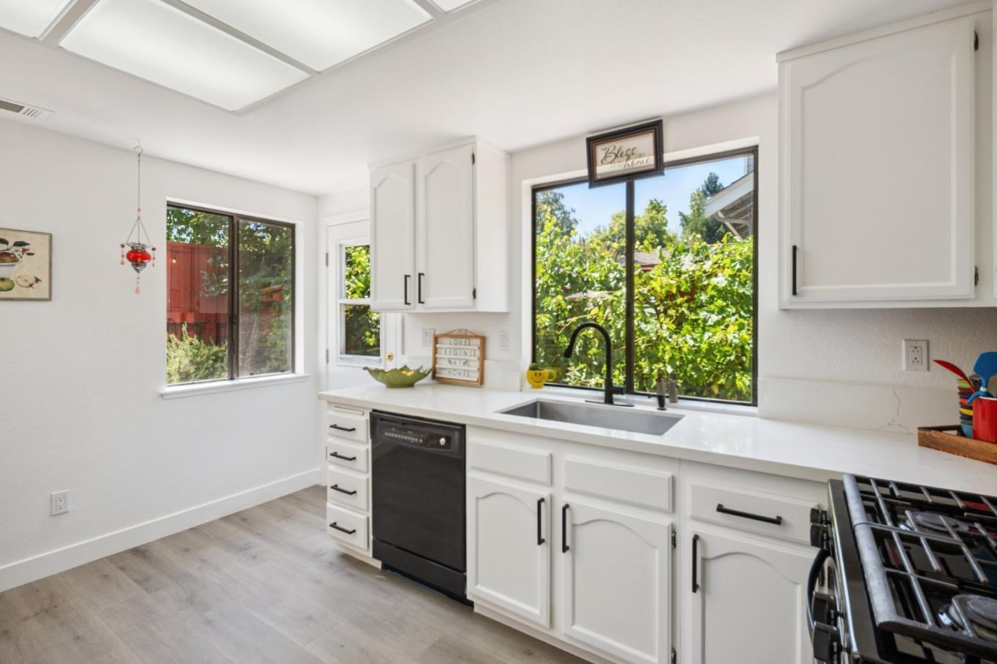 Detail Gallery Image 6 of 31 For 290 Bridgeside Cir, Danville,  CA 94506 - 4 Beds | 3 Baths