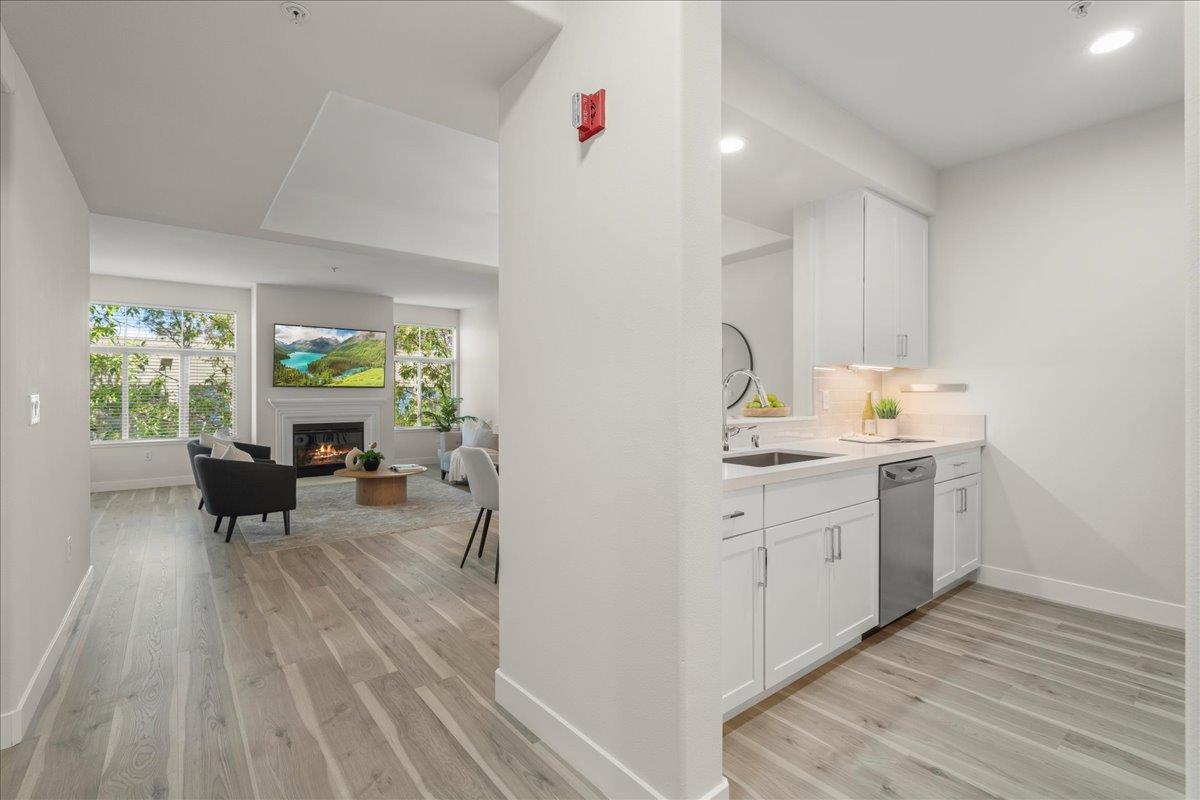 Detail Gallery Image 2 of 25 For 1951 Ofarrell St #203,  San Mateo,  CA 94403 - 2 Beds | 2 Baths