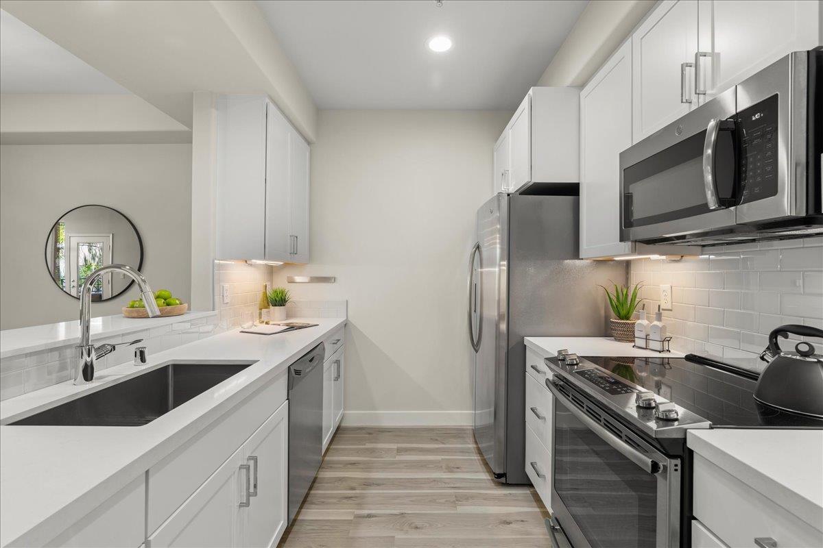 Detail Gallery Image 3 of 25 For 1951 Ofarrell St #203,  San Mateo,  CA 94403 - 2 Beds | 2 Baths