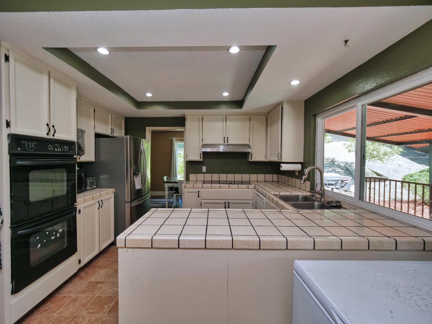 Detail Gallery Image 11 of 37 For 5909 Amend Rd, El Sobrante,  CA 94803 - 4 Beds | 3 Baths