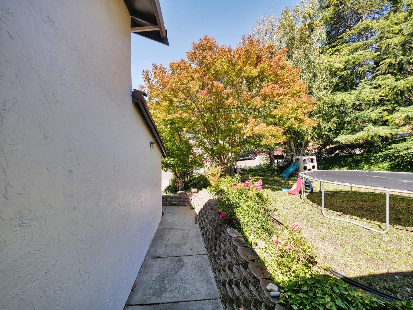 Detail Gallery Image 31 of 37 For 5909 Amend Rd, El Sobrante,  CA 94803 - 4 Beds | 3 Baths