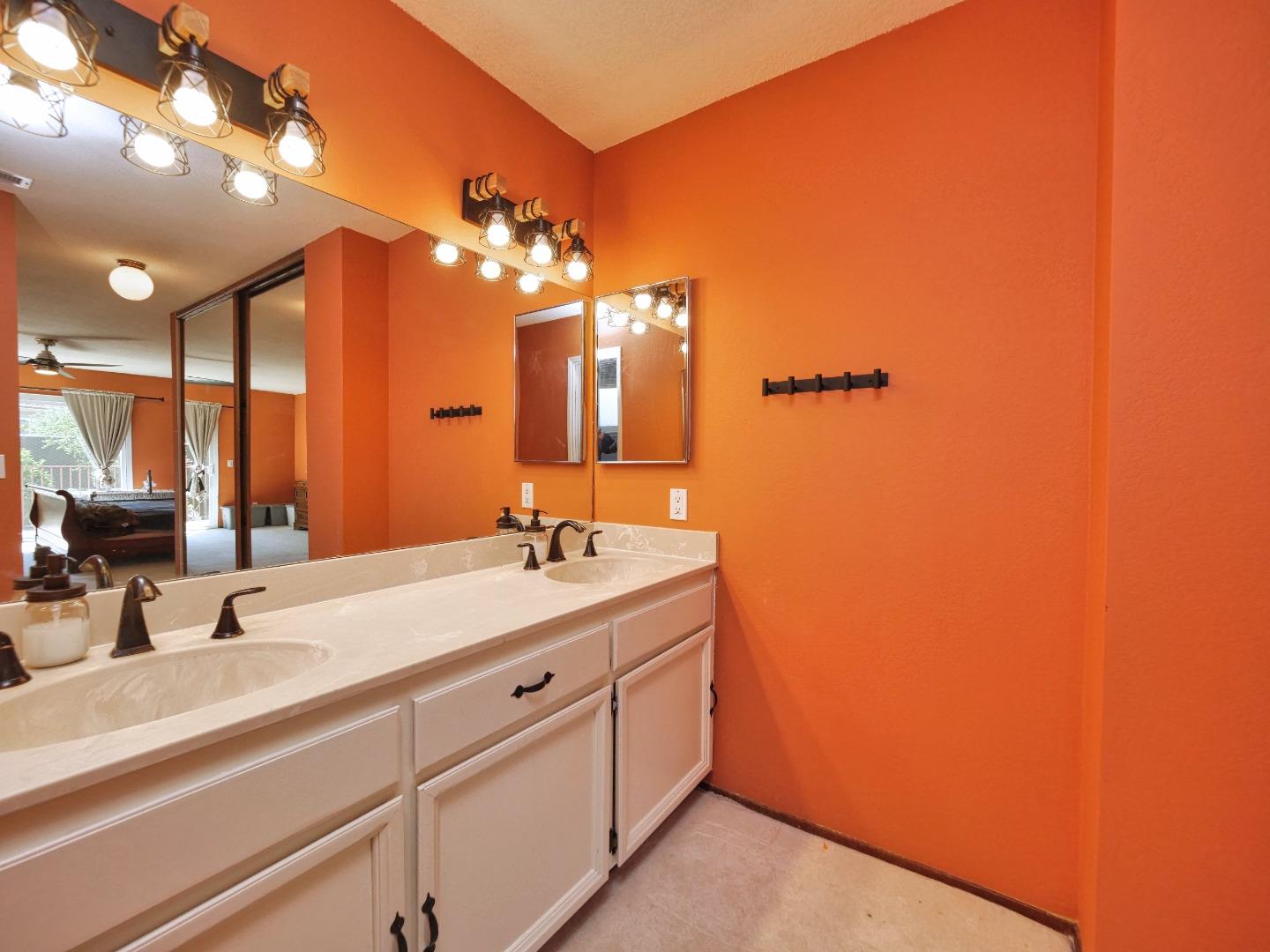 Detail Gallery Image 5 of 37 For 5909 Amend Rd, El Sobrante,  CA 94803 - 4 Beds | 3 Baths