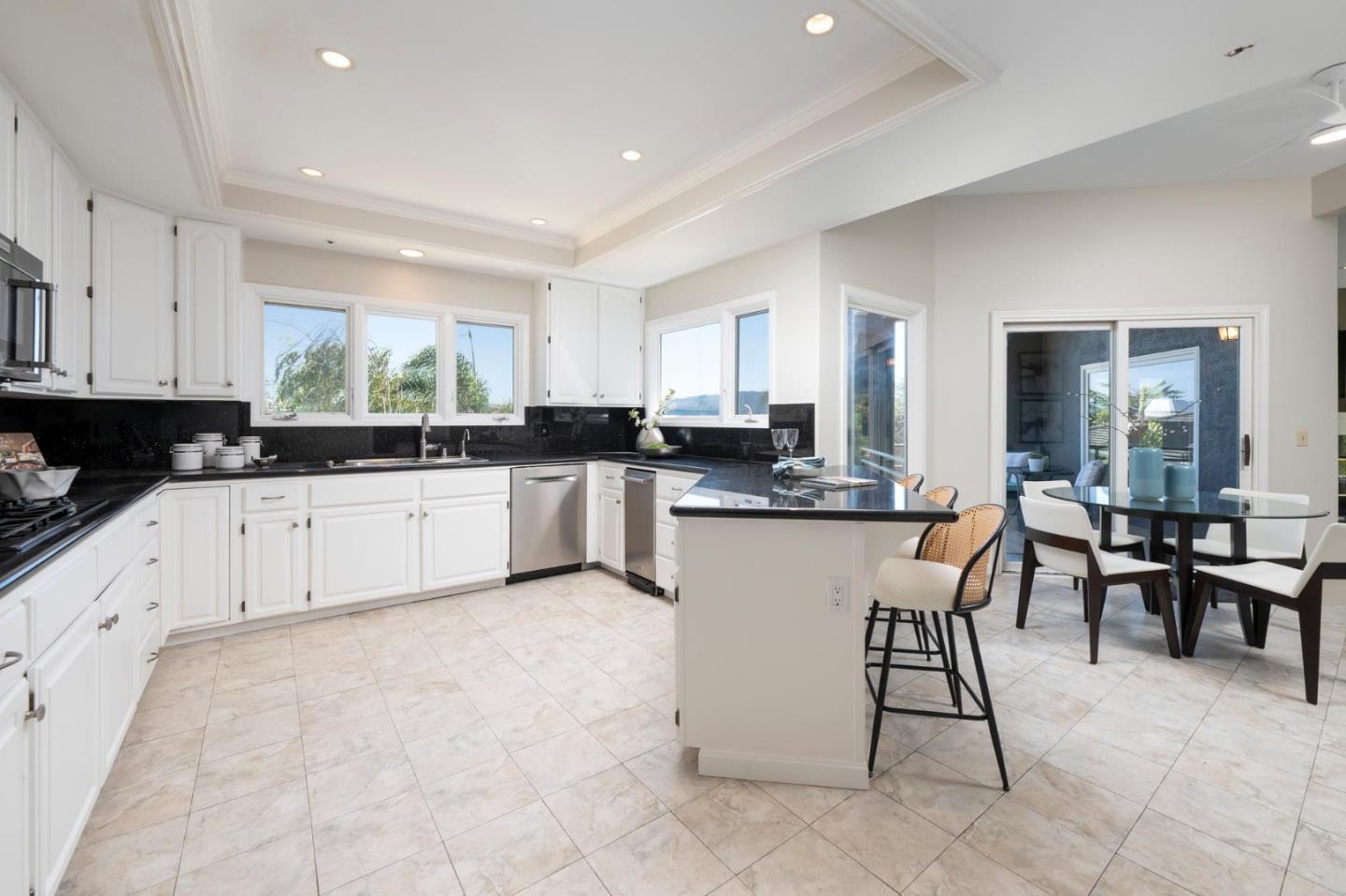 Detail Gallery Image 18 of 46 For 711 Best Ct, San Carlos,  CA 94070 - 5 Beds | 3/1 Baths