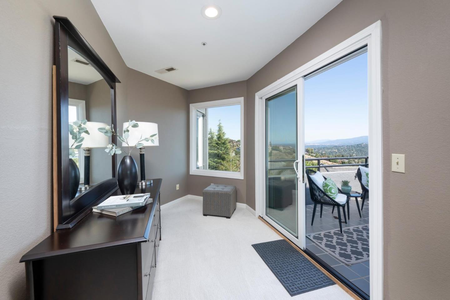 Detail Gallery Image 22 of 46 For 711 Best Ct, San Carlos,  CA 94070 - 5 Beds | 3/1 Baths