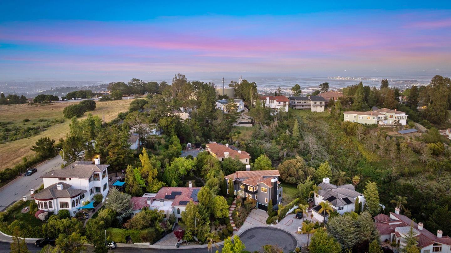 Detail Gallery Image 3 of 46 For 711 Best Ct, San Carlos,  CA 94070 - 5 Beds | 3/1 Baths