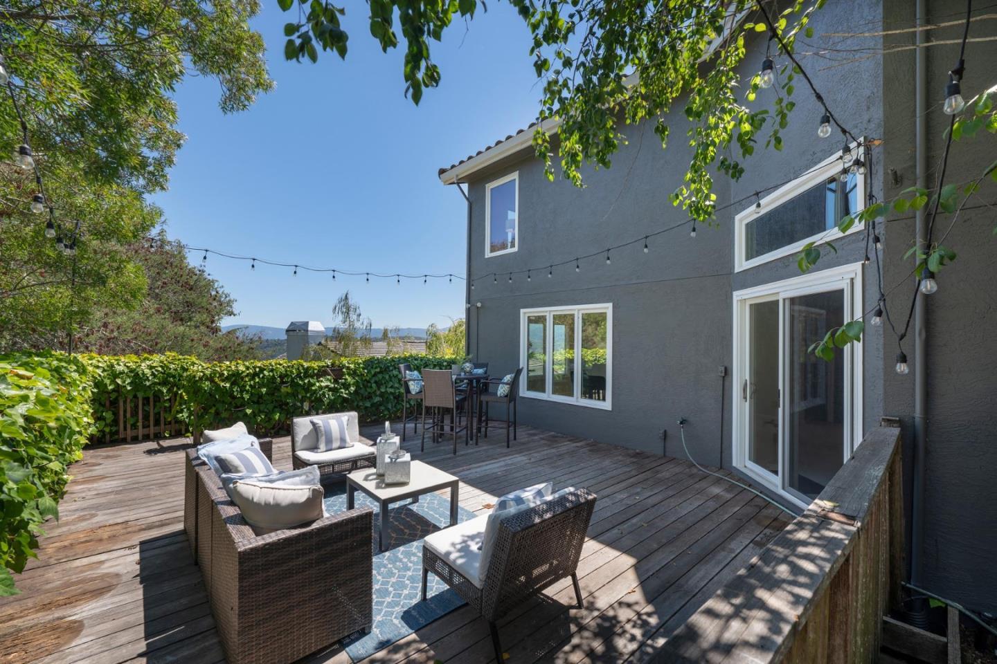 Detail Gallery Image 36 of 46 For 711 Best Ct, San Carlos,  CA 94070 - 5 Beds | 3/1 Baths