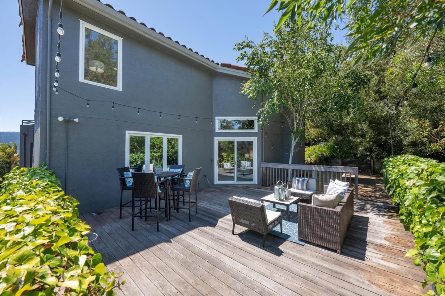 Detail Gallery Image 37 of 46 For 711 Best Ct, San Carlos,  CA 94070 - 5 Beds | 3/1 Baths