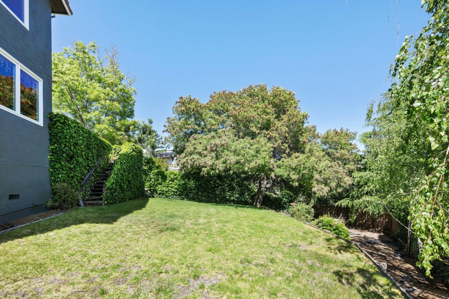 Detail Gallery Image 38 of 46 For 711 Best Ct, San Carlos,  CA 94070 - 5 Beds | 3/1 Baths