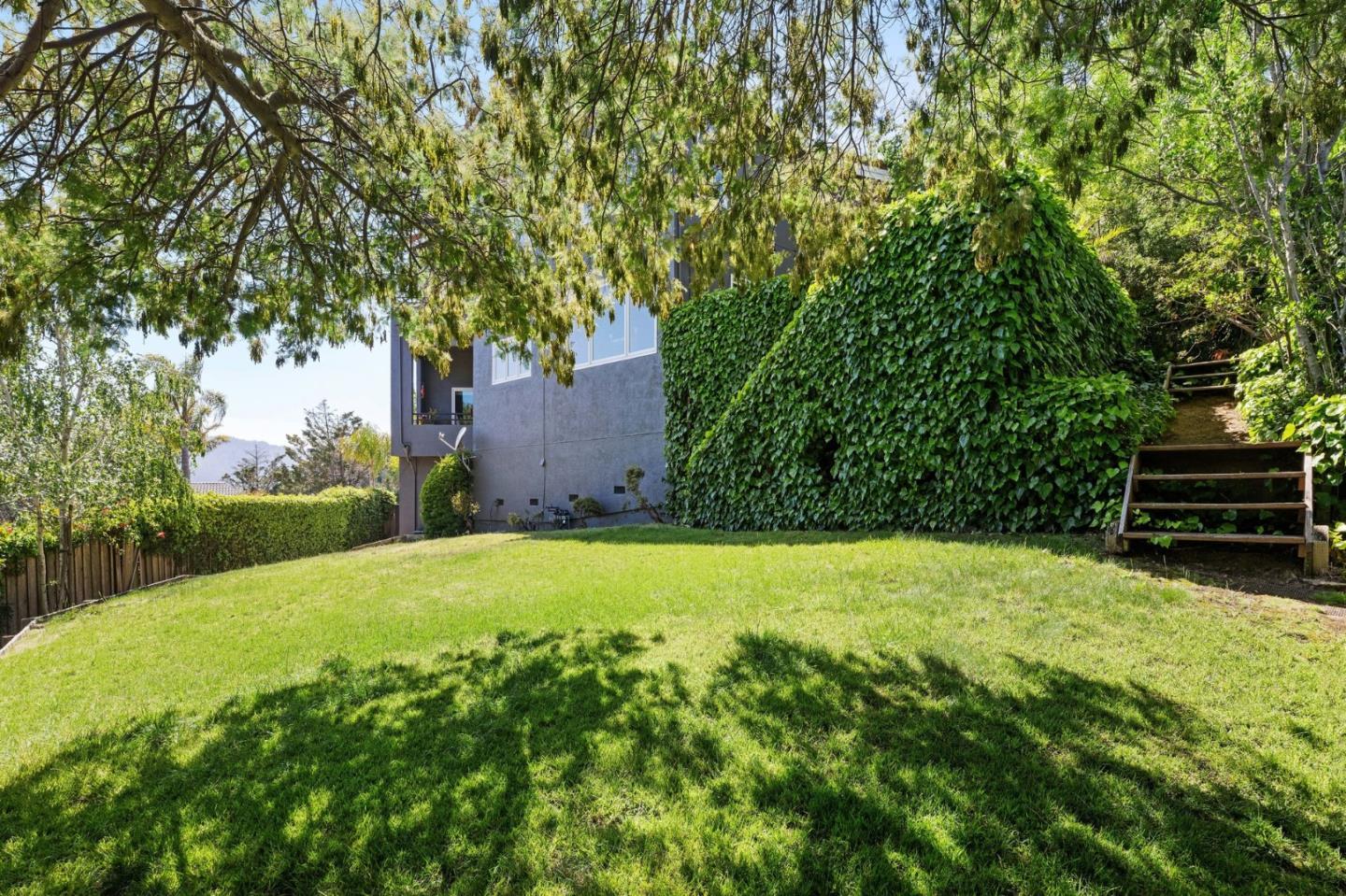 Detail Gallery Image 39 of 46 For 711 Best Ct, San Carlos,  CA 94070 - 5 Beds | 3/1 Baths