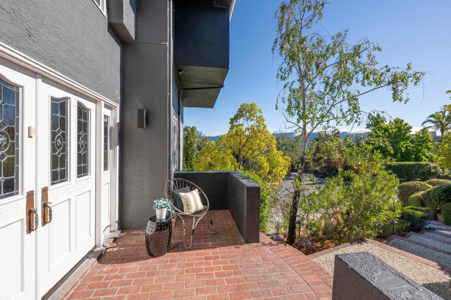 Detail Gallery Image 6 of 46 For 711 Best Ct, San Carlos,  CA 94070 - 5 Beds | 3/1 Baths