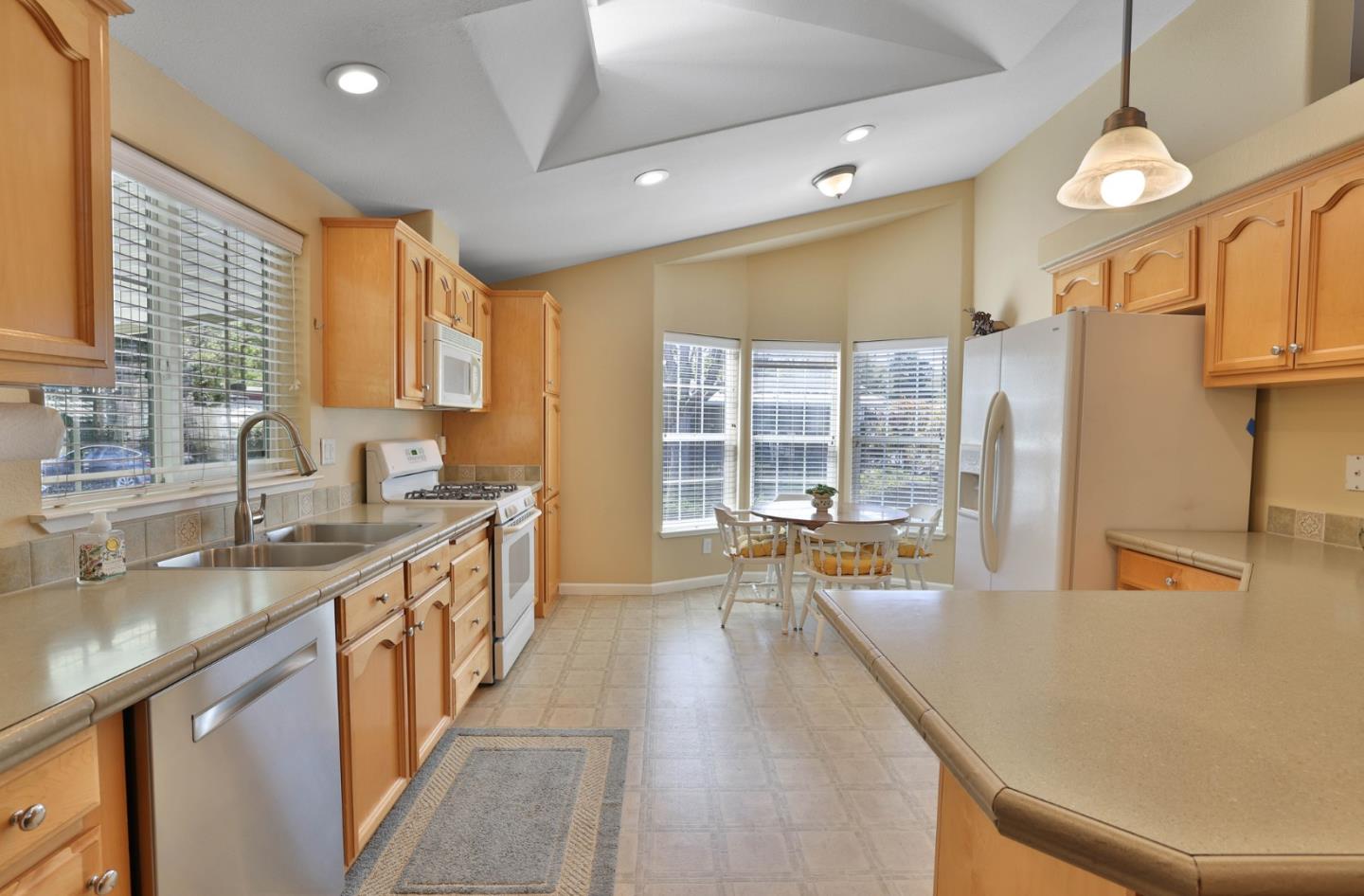 Detail Gallery Image 7 of 35 For 42 Dewey #42,  Morgan Hill,  CA 95037 - 3 Beds | 2 Baths