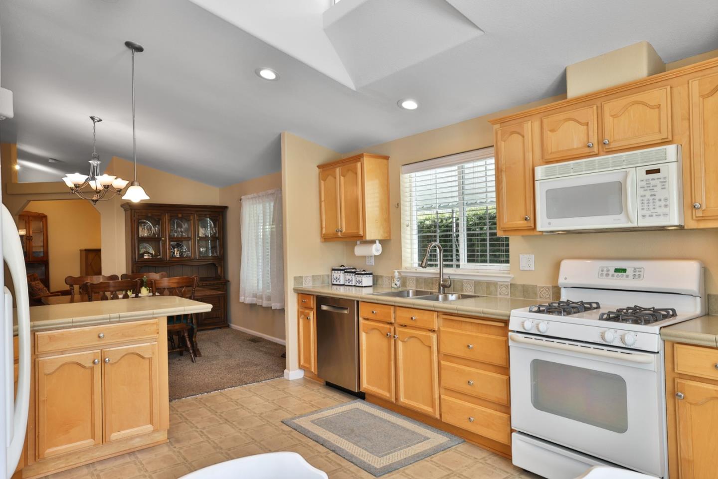 Detail Gallery Image 8 of 35 For 42 Dewey #42,  Morgan Hill,  CA 95037 - 3 Beds | 2 Baths