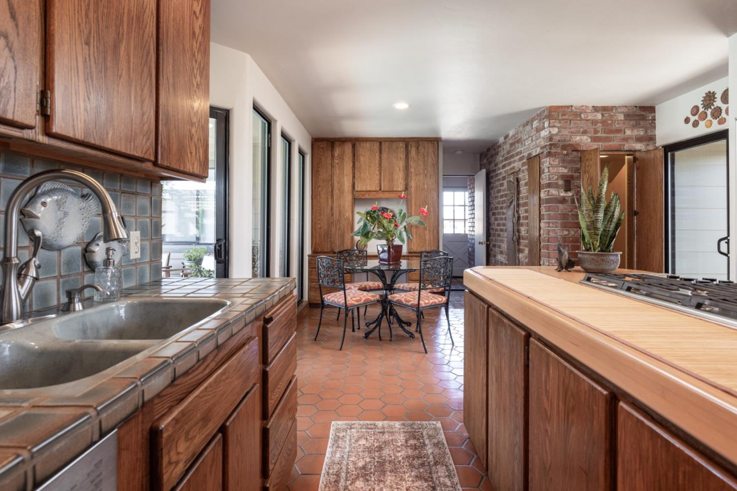 Detail Gallery Image 14 of 55 For 301 Euclid Ave, Monterey,  CA 93940 - 6 Beds | 4 Baths
