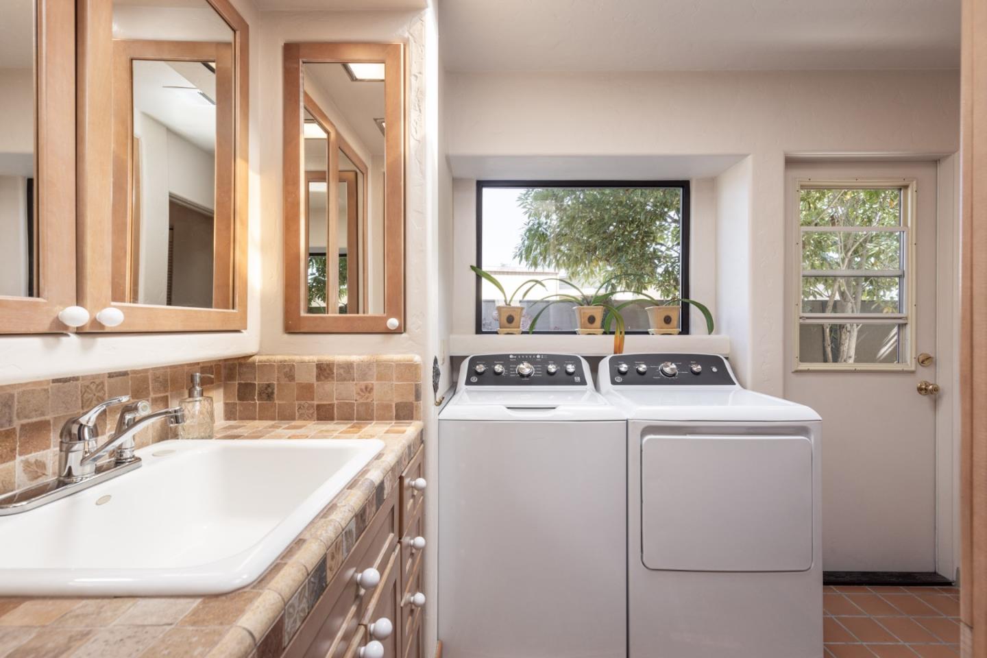 Detail Gallery Image 21 of 55 For 301 Euclid Ave, Monterey,  CA 93940 - 6 Beds | 4 Baths