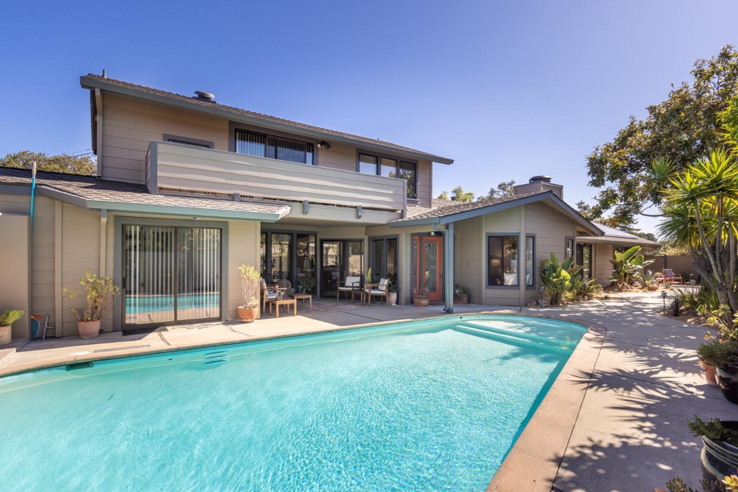 Detail Gallery Image 4 of 55 For 301 Euclid Ave, Monterey,  CA 93940 - 6 Beds | 4 Baths