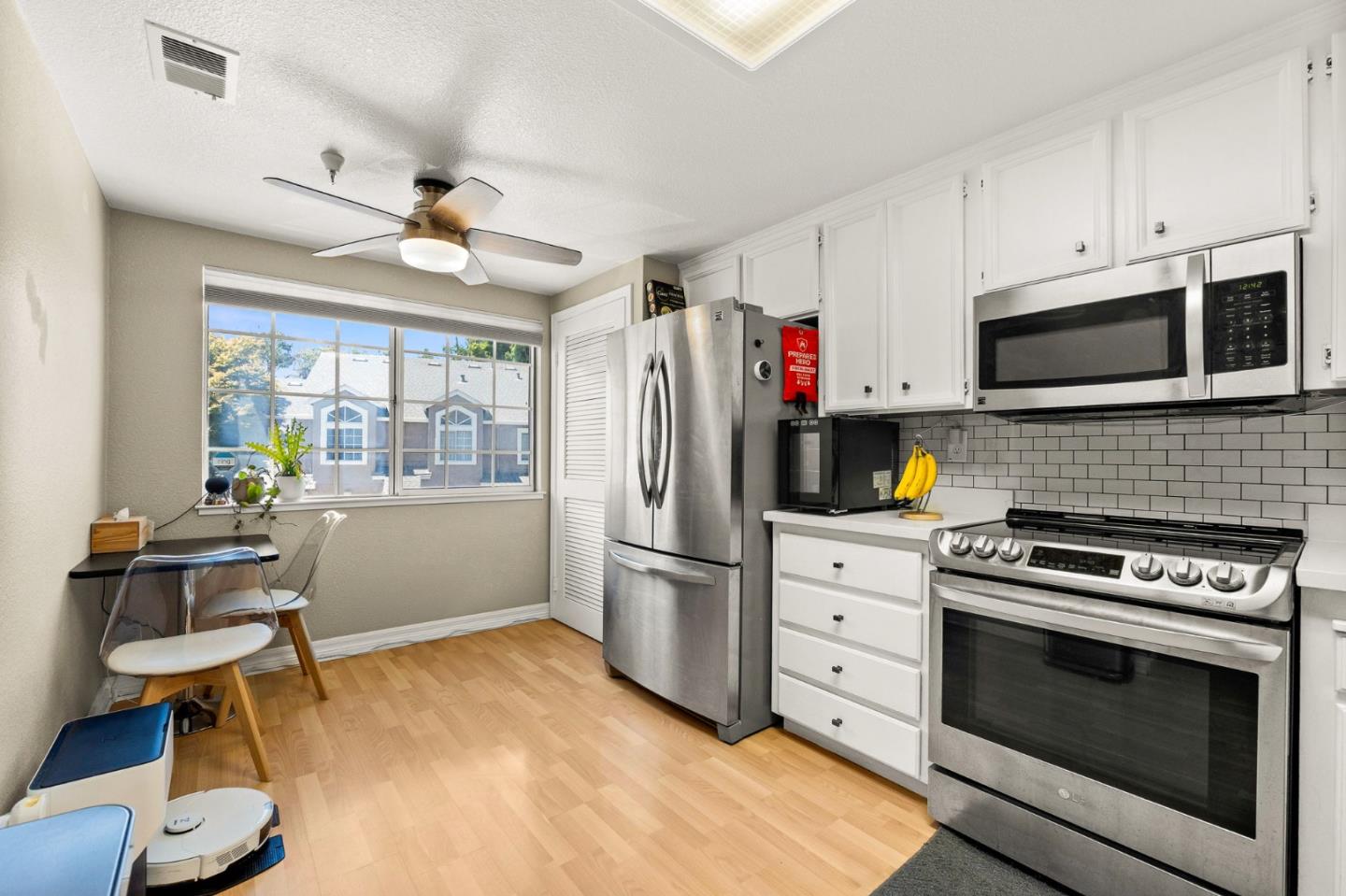 Detail Gallery Image 11 of 33 For 24632 Diamond Ridge Dr, Hayward,  CA 94544 - 2 Beds | 2/1 Baths